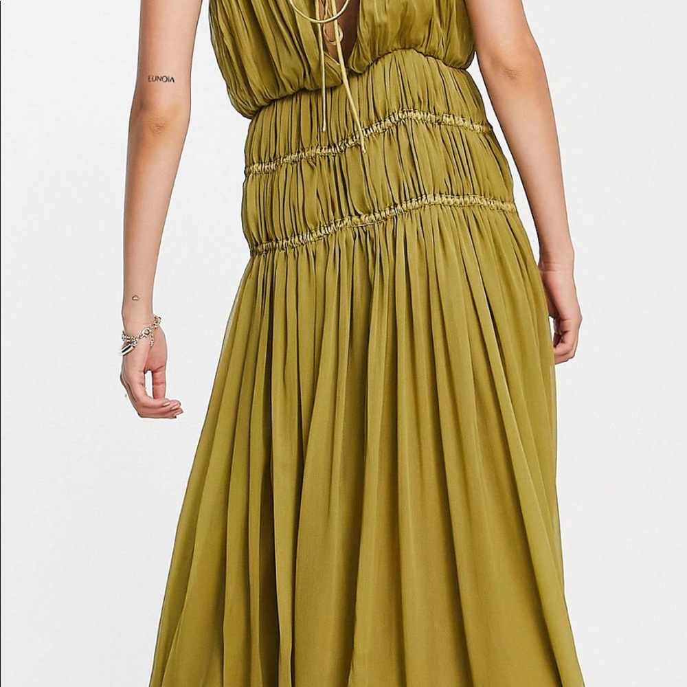 Strappy maxi dress with ruched channel detail and toe straps. Worn once. NWOT. - Picture 6 of 8